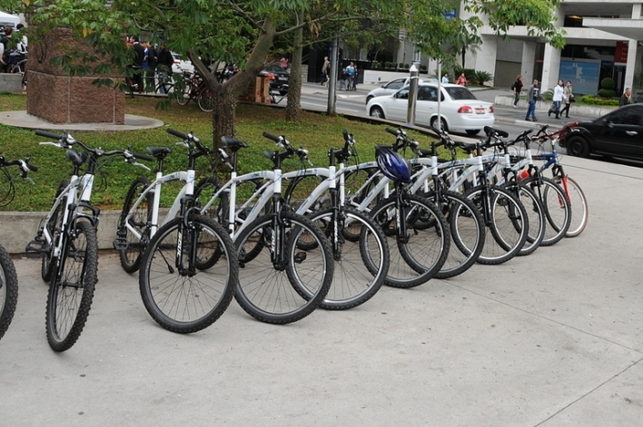 Prefeitura implanta em Curitiba o compartilhamento de bicicletas