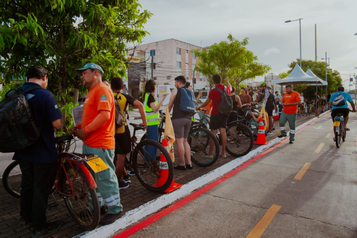 Primeira edição do Papo de Pedal promove escuta de ciclistas e leva serviços para ciclovia em Fortaleza